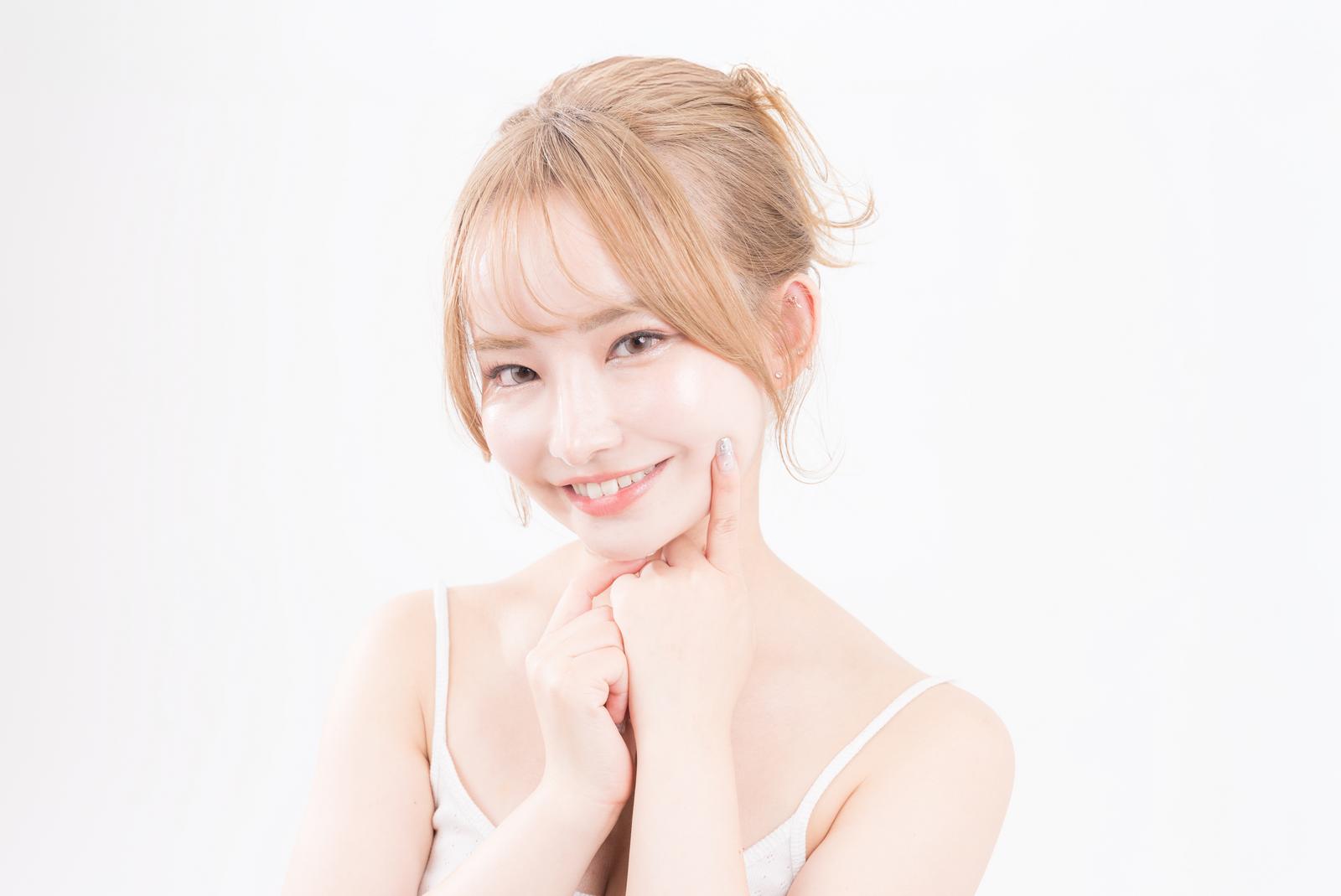 汗をタオルで押さえているところ