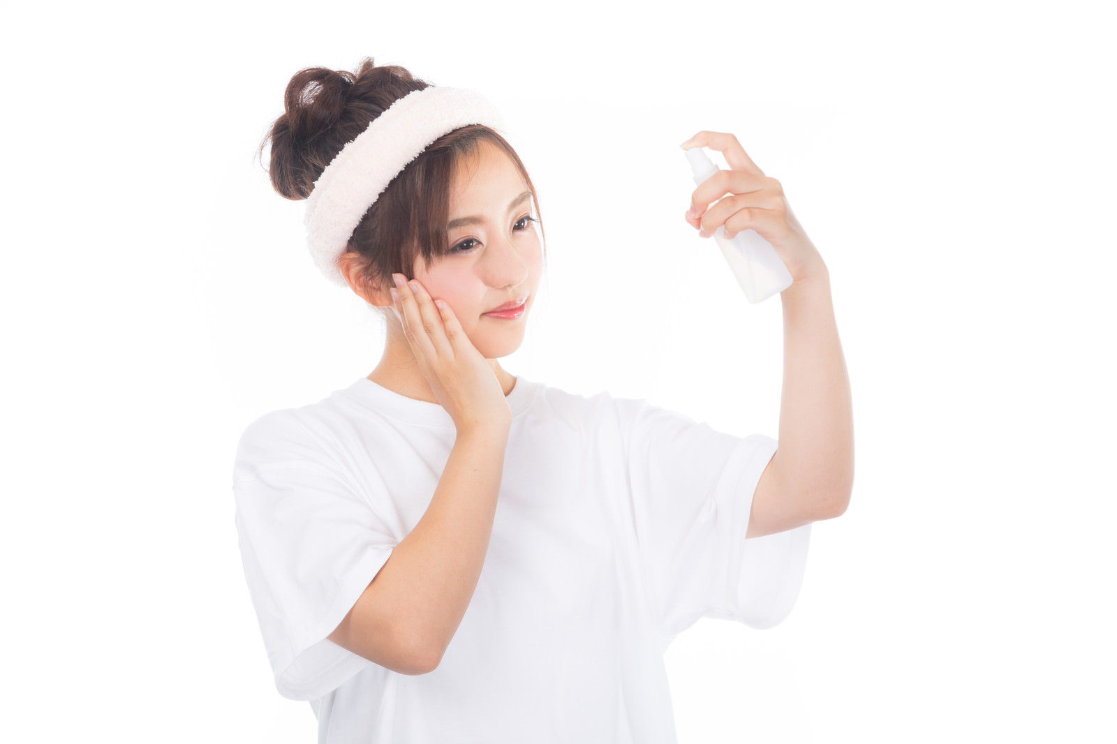 ハンドクリームでこまめに保湿する様子